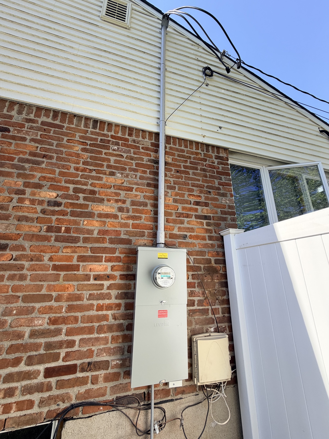 New 200 amp overhead electrical service upgrade installed by Scherner Electric